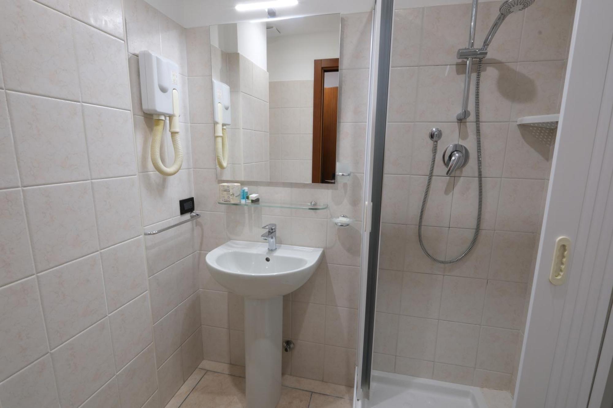 Hotel Nuovo Metro Милан Экстерьер фото
